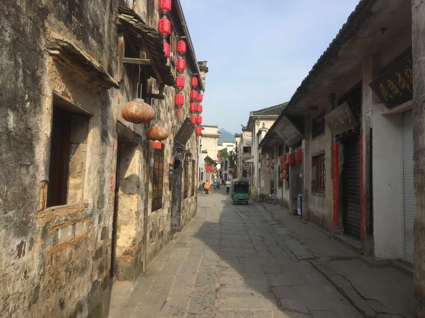 以军与哈马斯武装人员在加沙地带多地交火